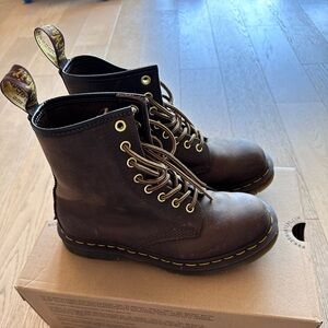 crazy horse 1460boots from dr martens